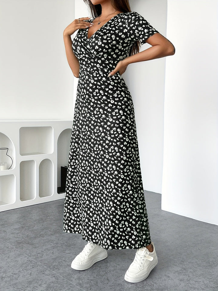Muni – Floral V-Neck Ruched Dress